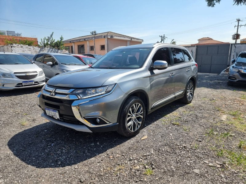 Mitsubishi Outlander Comfort 2.0 16V Automático 2017/2018 – Cinza – Gasolina – Funcionando
